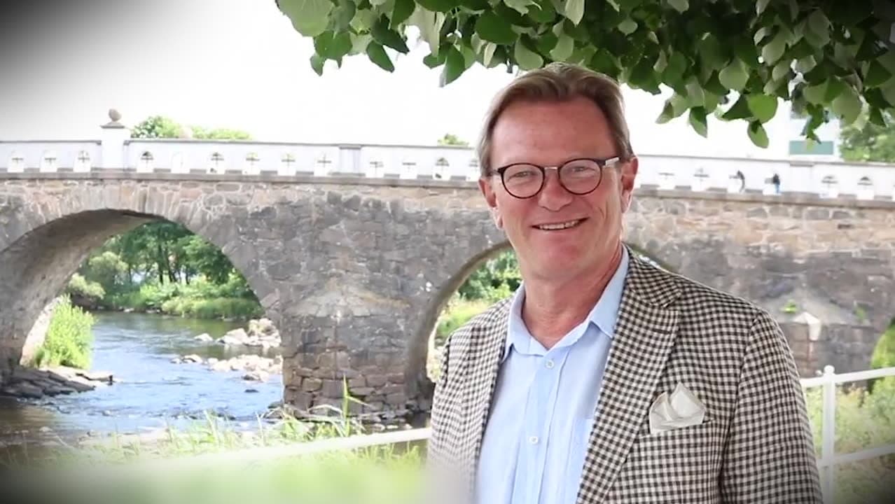 M-toppen plockar ut bilpengar i Sverige – när han är på semester