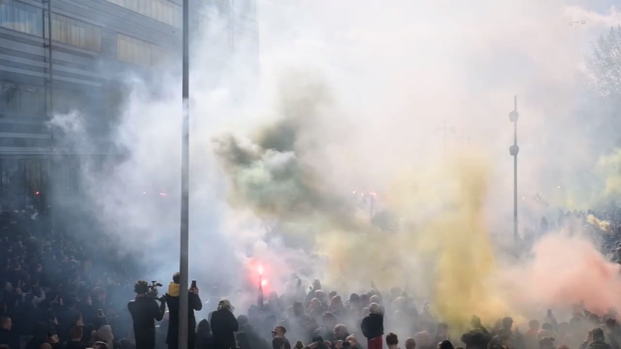 Fansens mäktiga mottagning för AIK-spelarna