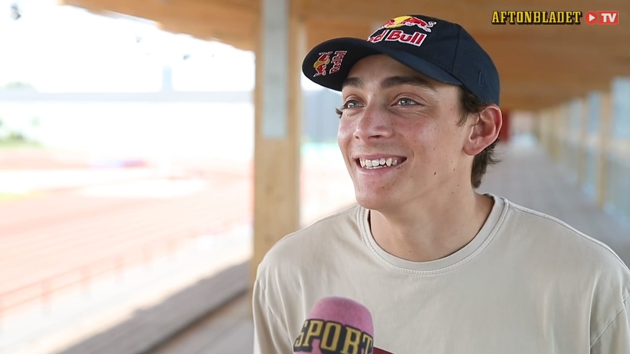 Duplantis om lillasystern: ”Inte för att vara elak, men på träningar hoppar hon oftast inte så bra”