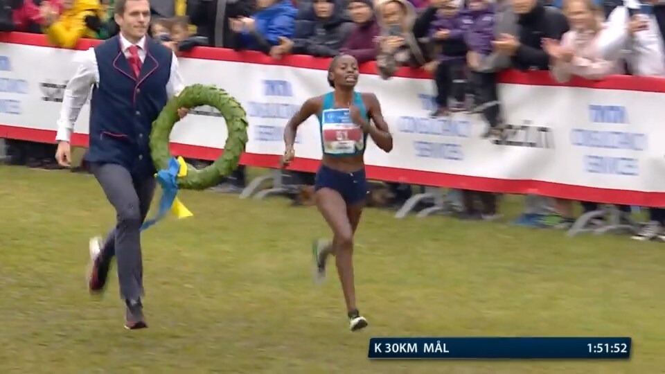 Här krossar hon rekordet i klassikern