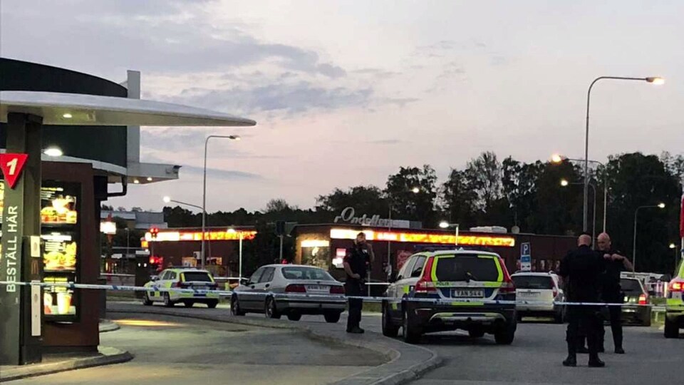 Tonåring knivhuggen vid McDonalds