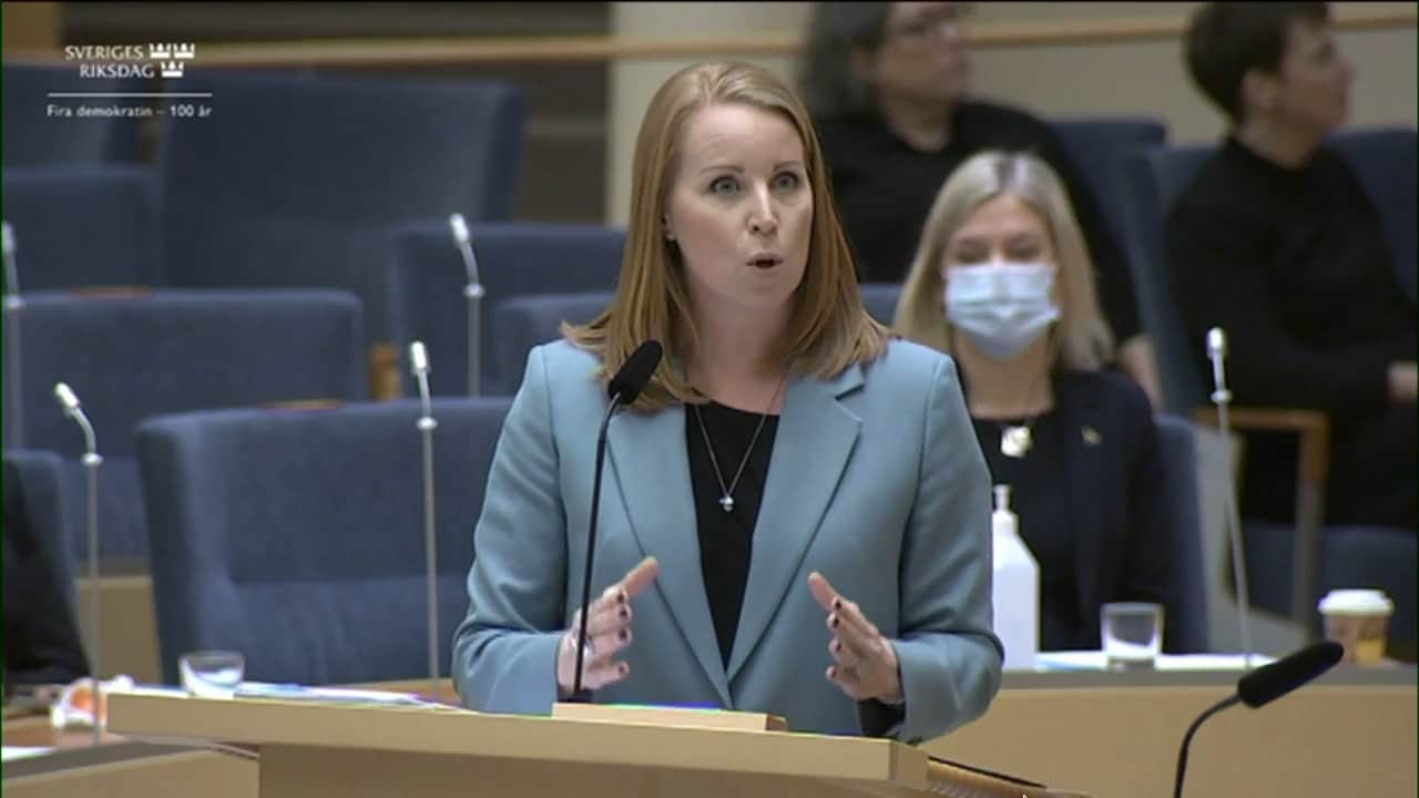 Annie Lööf drabbad av covid-19 – deltog i dagens debatt