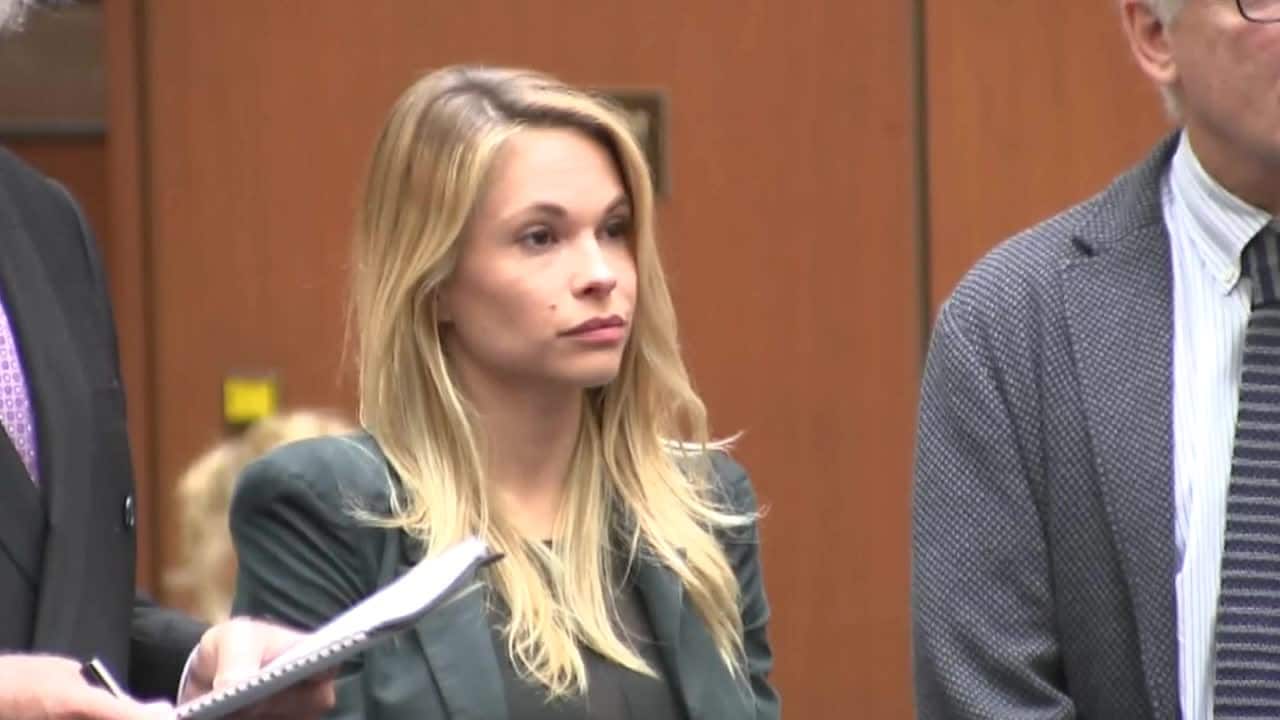 Playboymodellen gör det förbjudna - döms