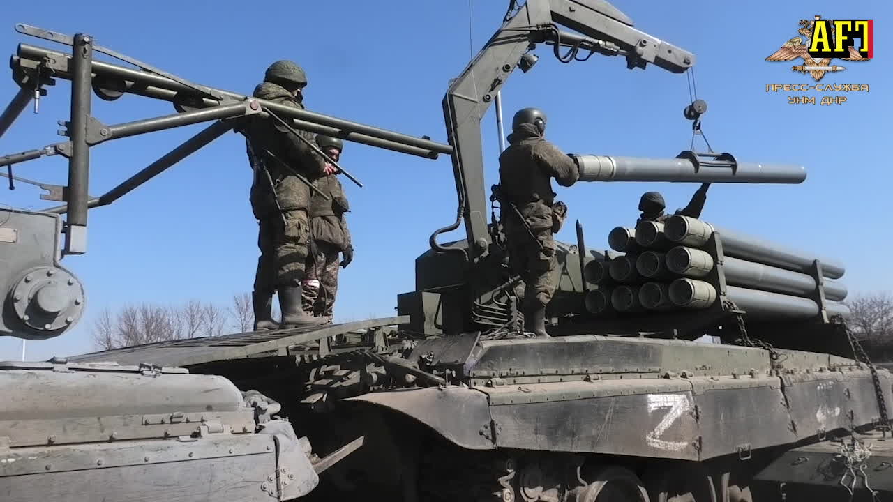 Rysk propagandafilm visar att vakuumbomber används i kriget