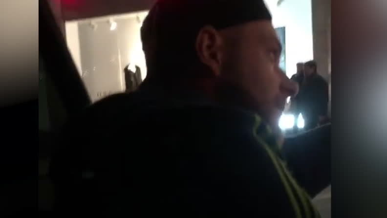 Stannar bilen – då gör Guidetti det fina