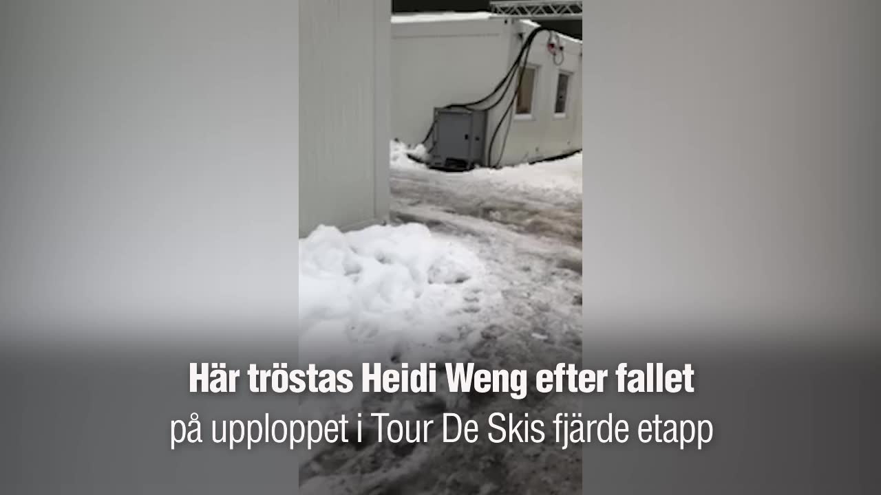 Här tröstas Weng av ledare efter fallet på upploppet