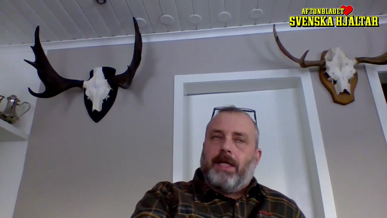 Andreas: "Jag hör att det är folk i huset"