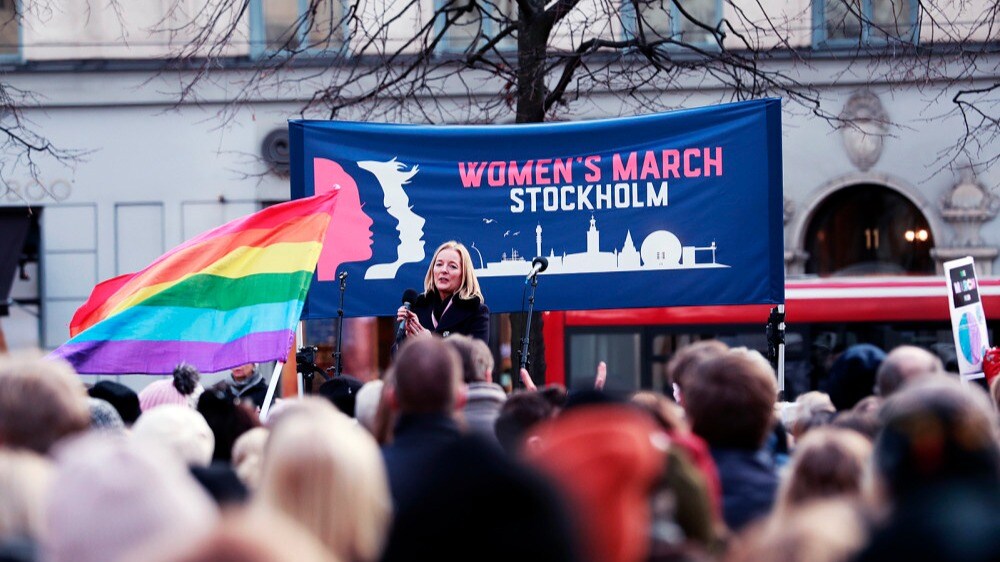 Miljoner kvinnor demonstrerar mot Trump