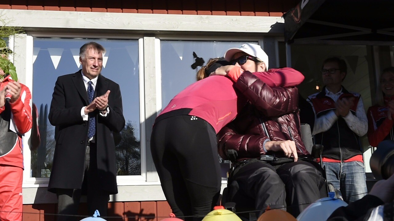 Se Charlotte Kallas känslosamma tal till Anna Holmlund