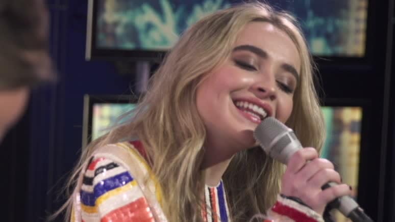 Exklusivt: Sabrina Carpenter spelar live