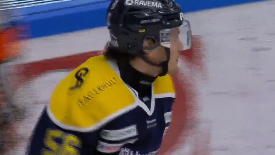 Här sänker Fredrik Forsberg gamla klubben