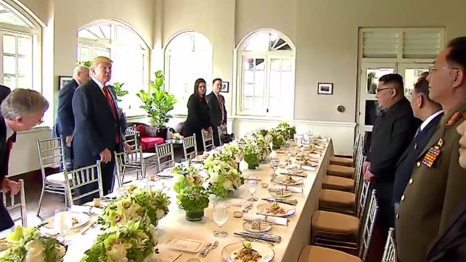 Se Trump och Kim inför gemensamma lunchen