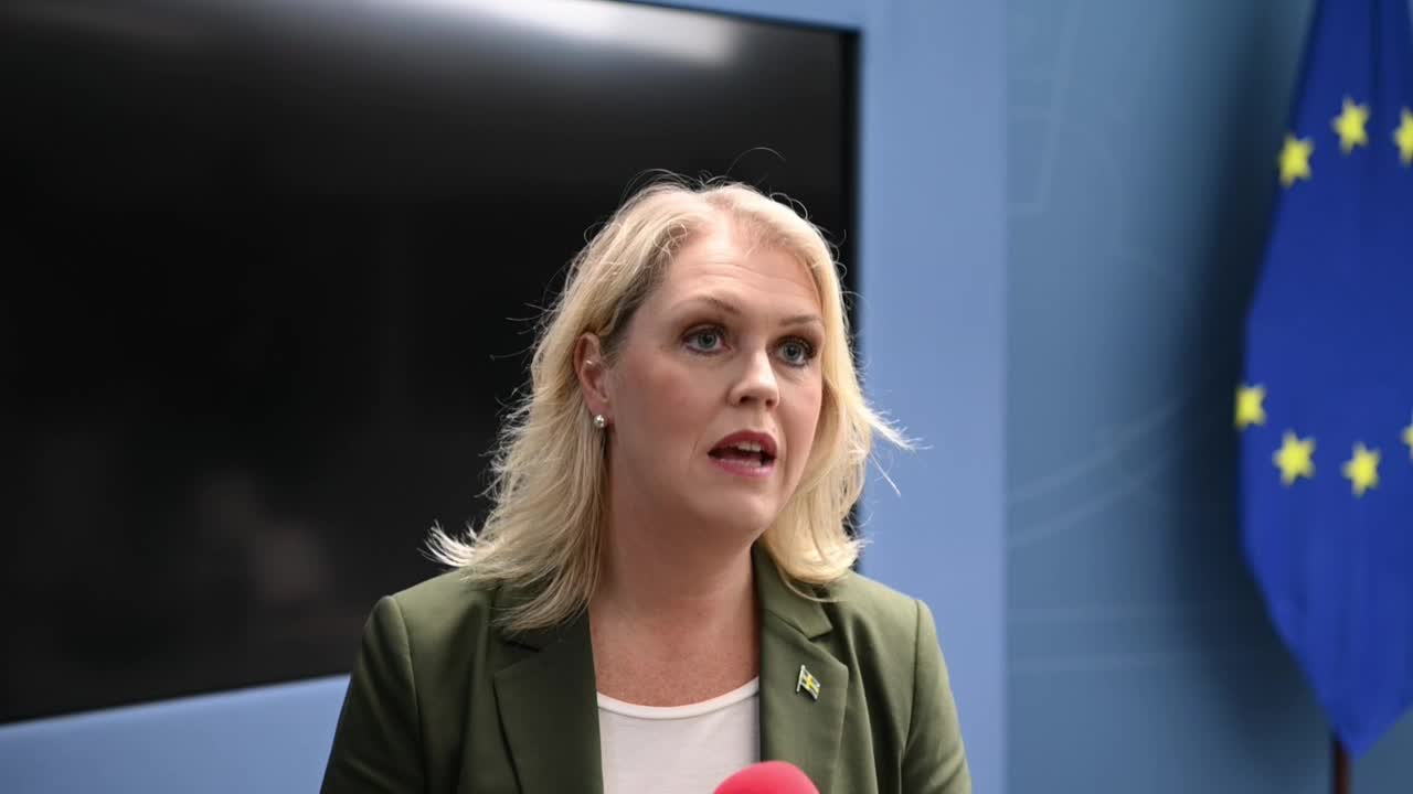 Hallengren: ”Det är inte läge för trånga hemmafester”