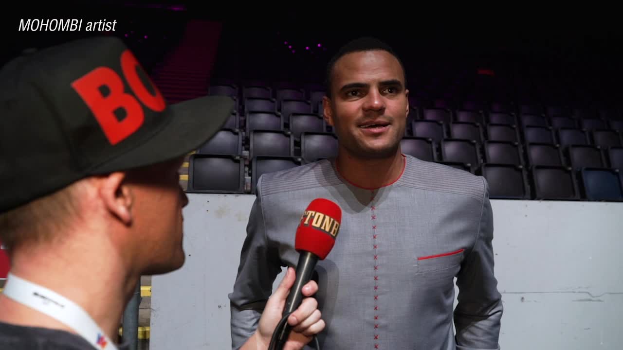 Mohombis nya scenshow – efter malaria-pärsen