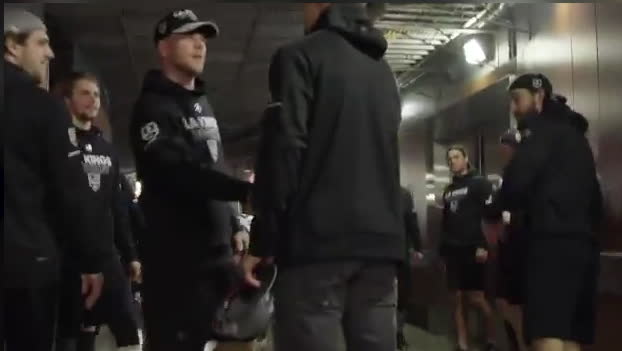 Här dyker Zlatan upp – på stjärnornas uppvärmning