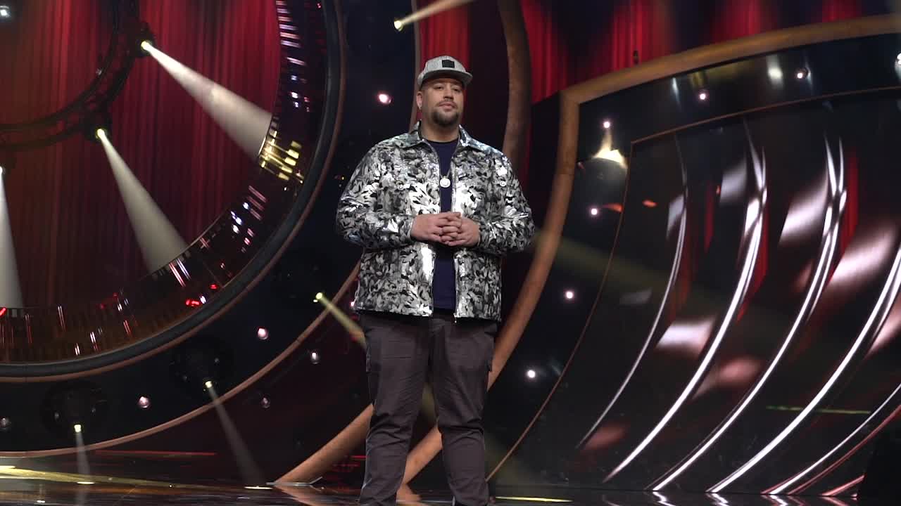 Nanos familjemedlem i svår bilolycka