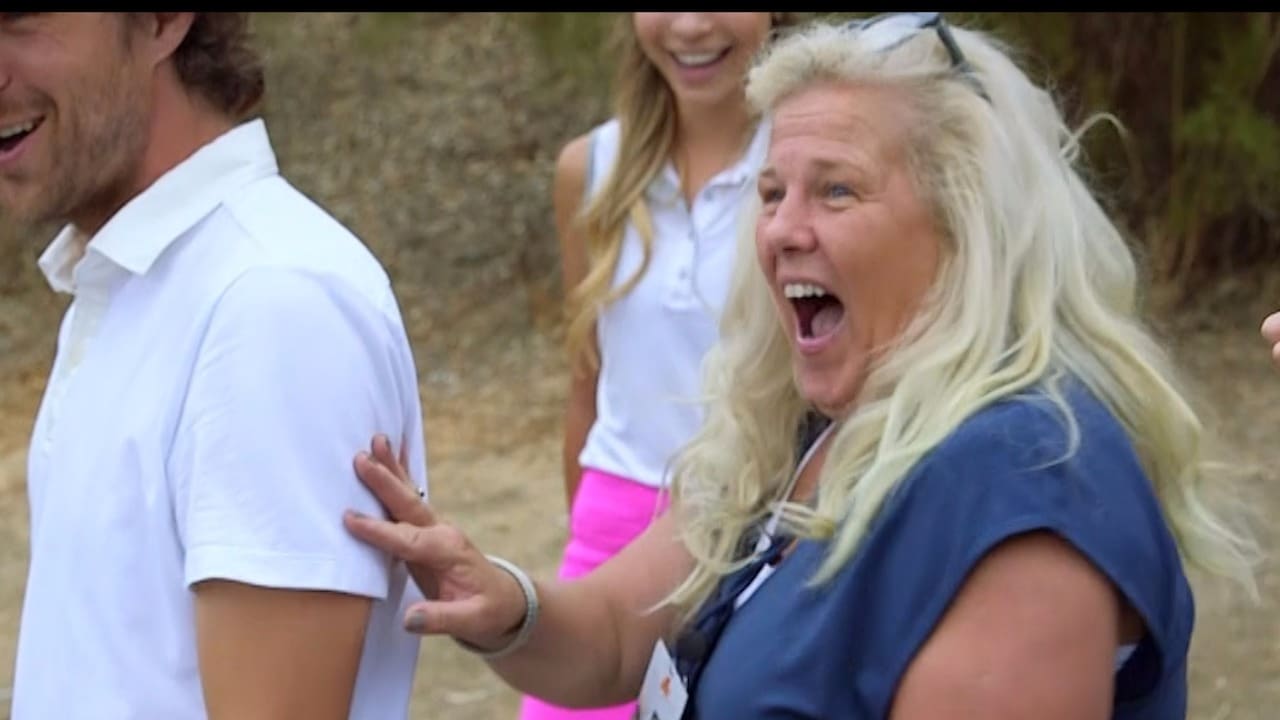 Här får Mia Parnevik nobben av Caitlyn Jenner