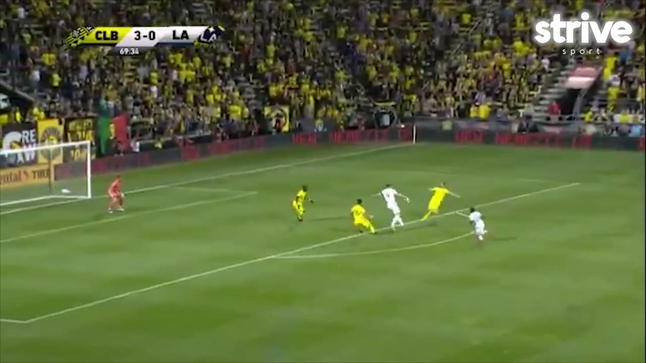 Zlatan mållös – efter volley i ribban