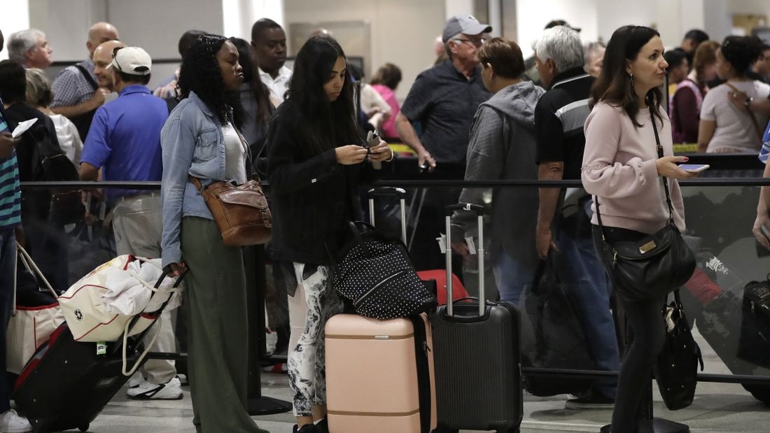 Flygkaos efter Trumps nedstängning