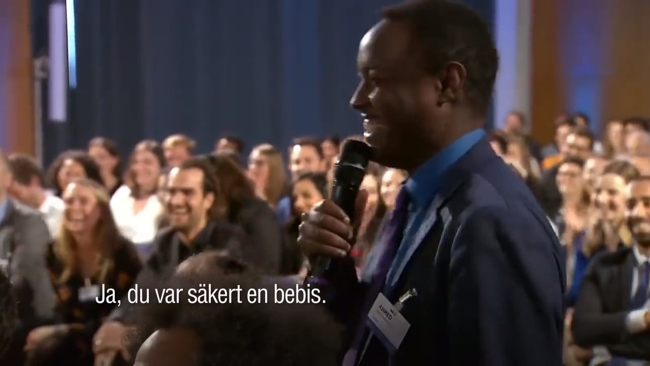 Här skämtar Obama med svenske Ahmed – mitt under internationella konferensen