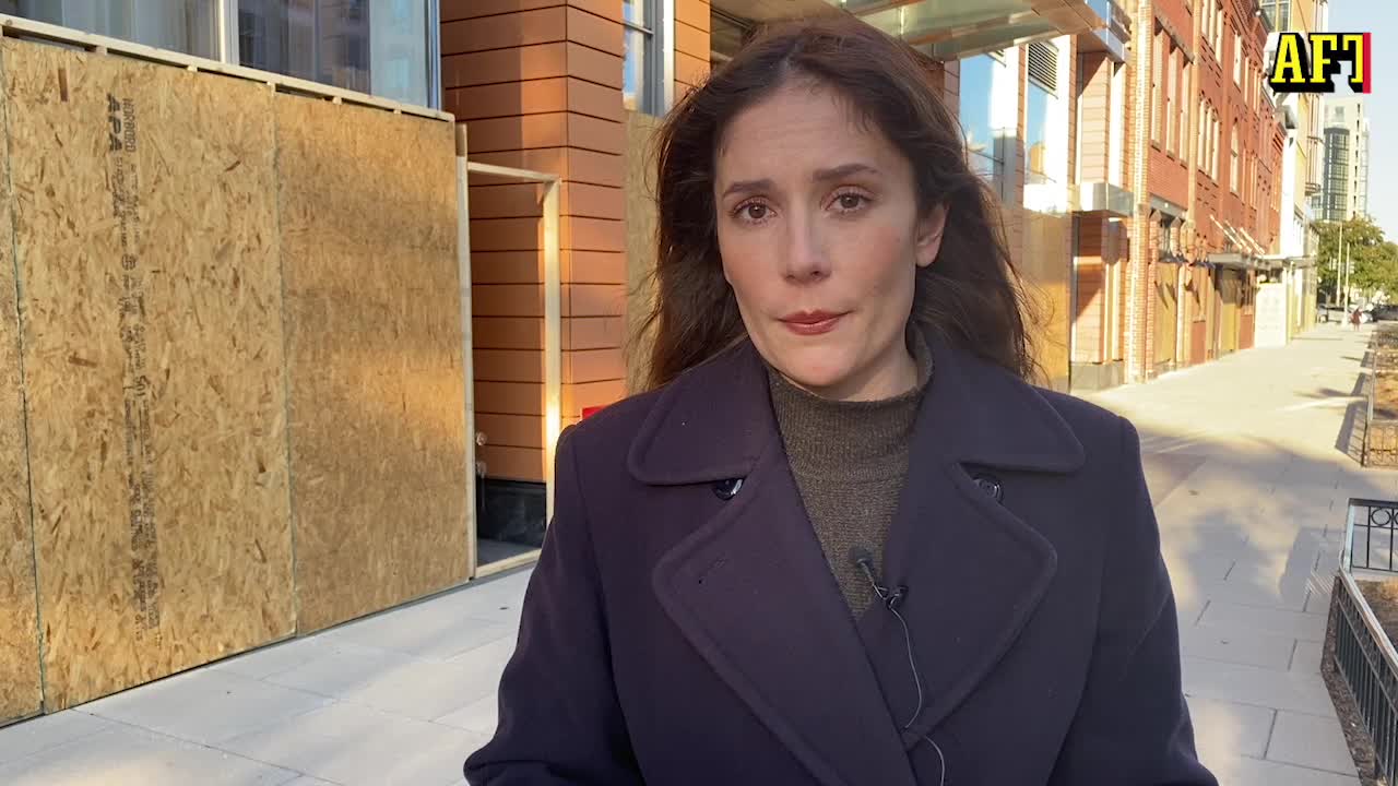 Washington rustar för upplopp – här spikas brädor upp framför fönstren