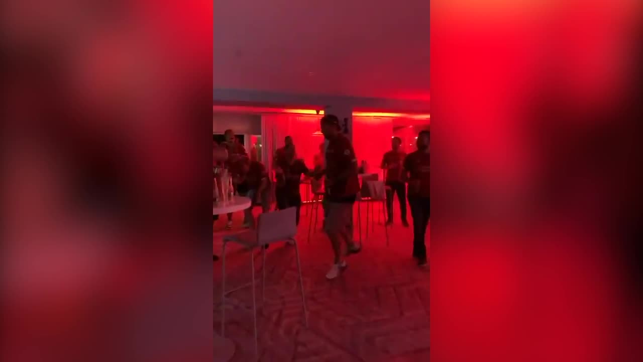 Se Klopps och Liverpoolspelarnas vilda firande