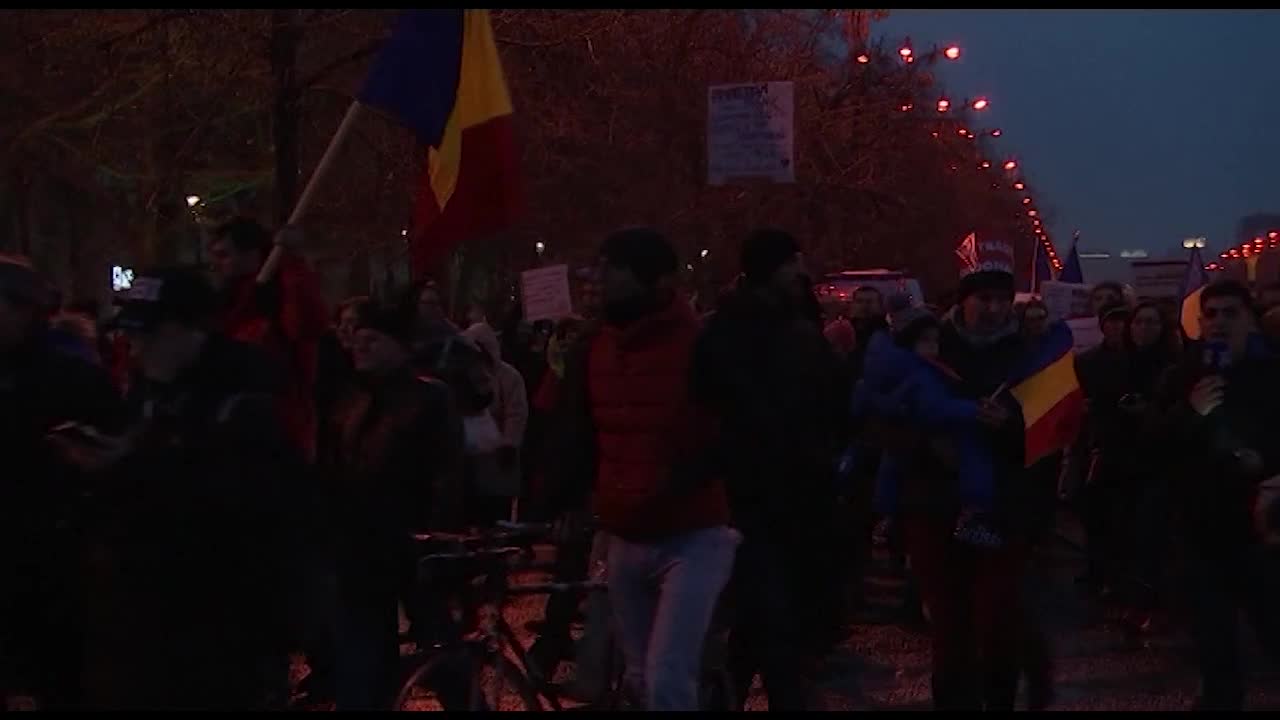 Rumänska regeringen ger med sig efter demonstrationerna