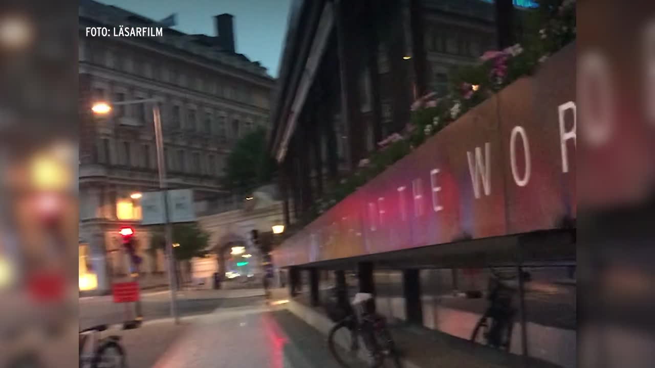 Här anländer kändisarna till Grand Hotel för det hemliga mötet