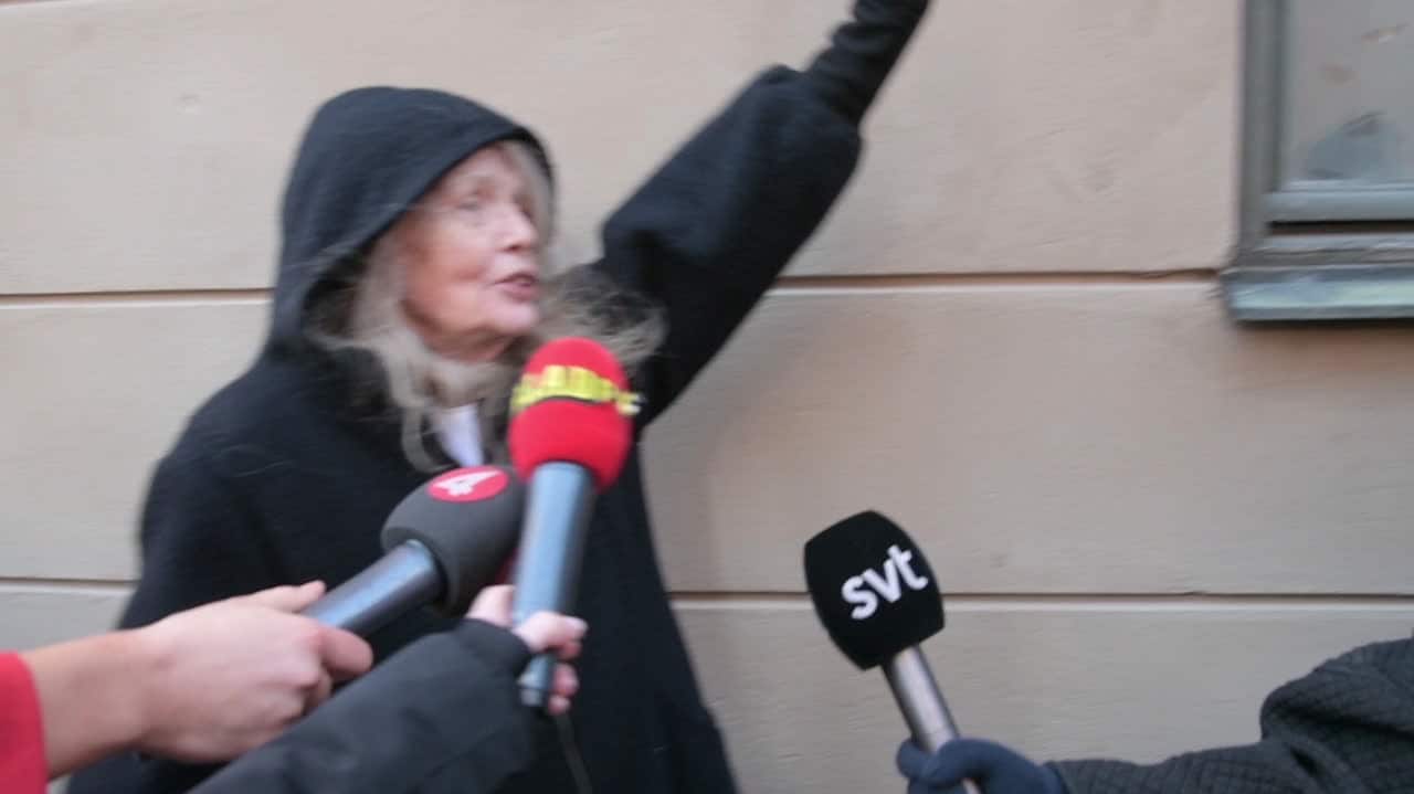 Kristina Lugn: "Jag röker, ni kommer att dö”