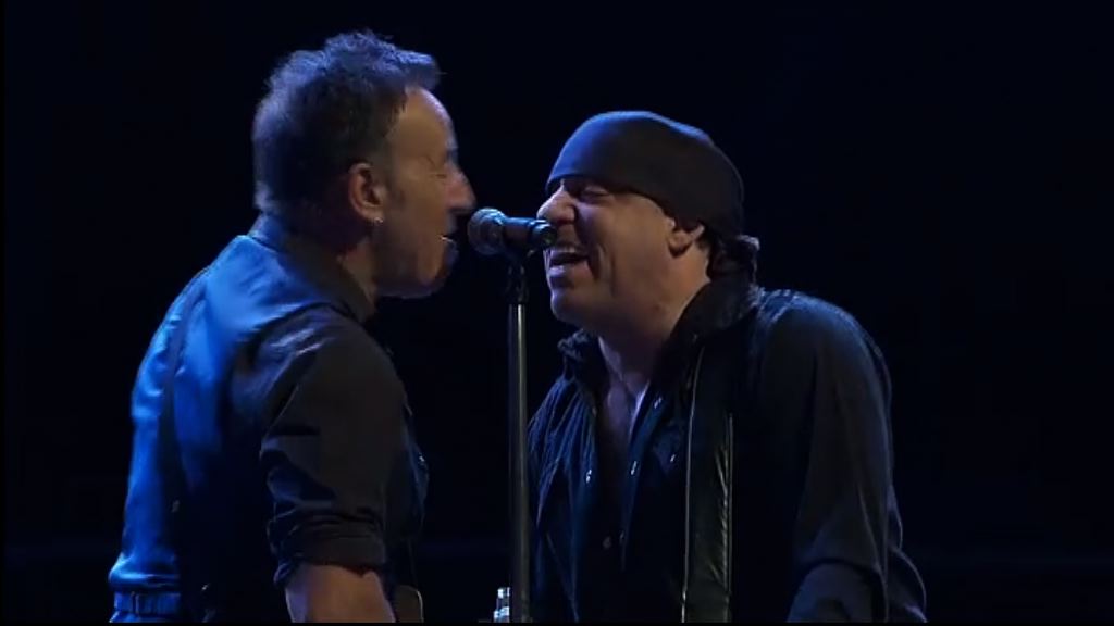 Se Bruce Springsteen med We take care of our own