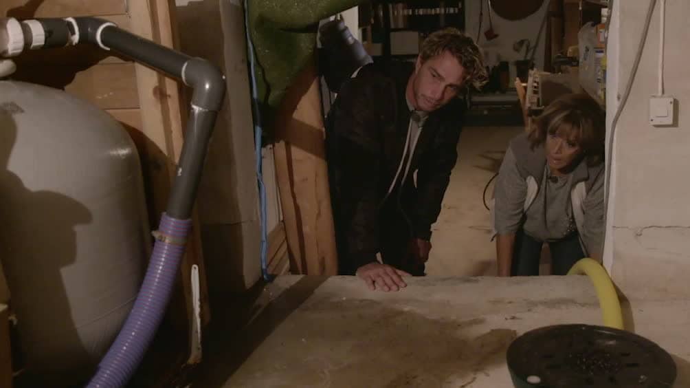 Lagar poolens läcka med PET-flaska