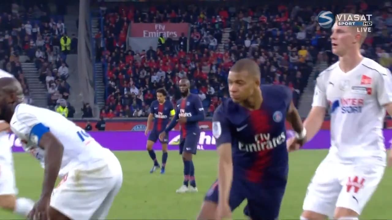 Krafth kommer efter – kan inte stoppa Mbappé