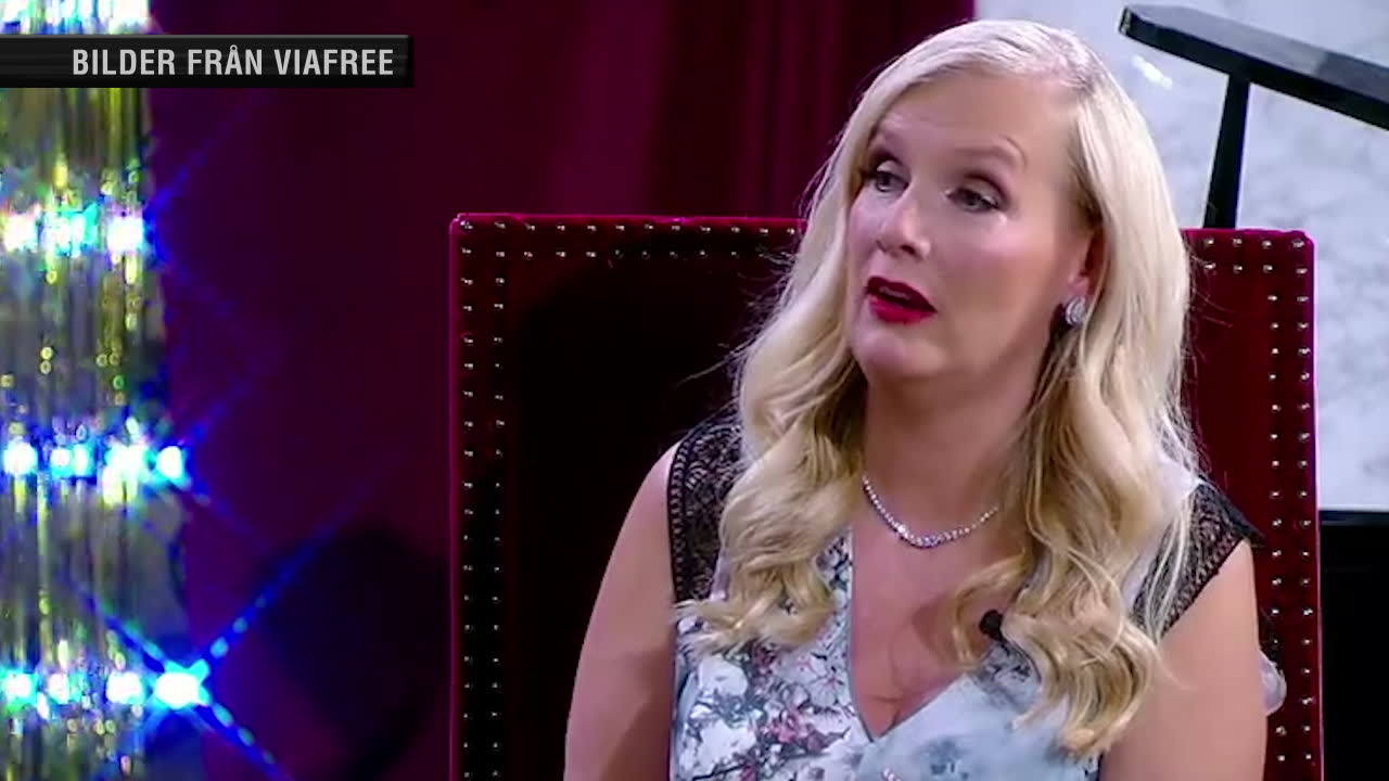 Här sågar Gunilla Persson "Paradise hotel"