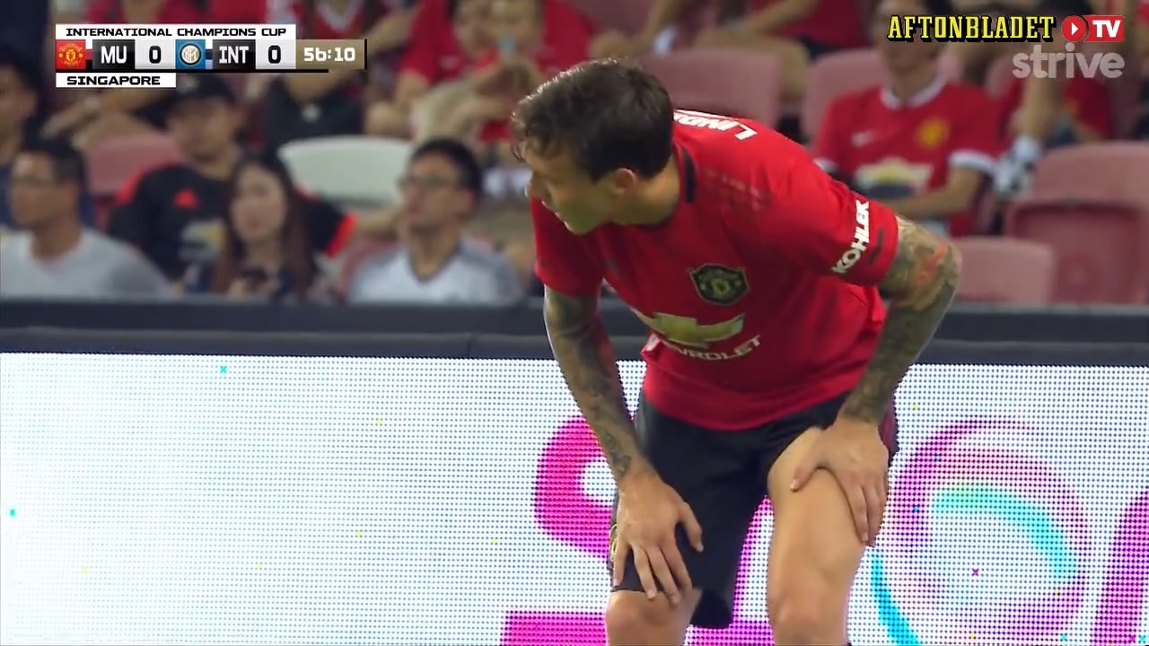 Oroande bilderna för United – Lindelöf ut skadad