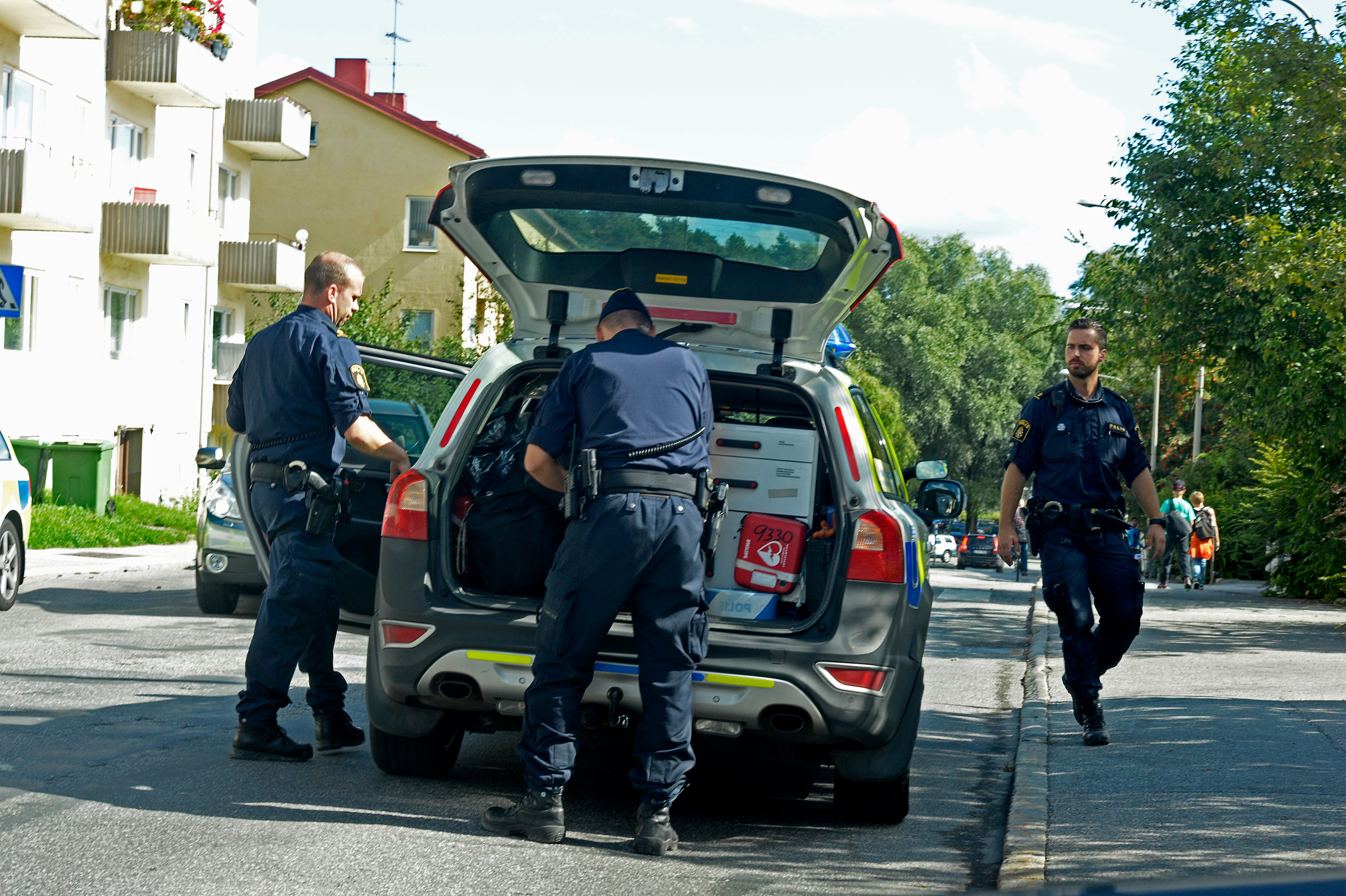 Gick till attack med yxa på skola