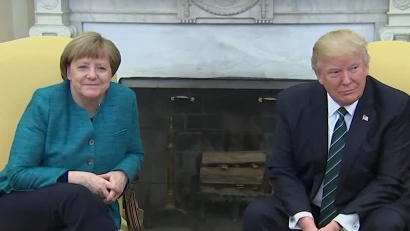 Här ignorerar Trump Merkels hand