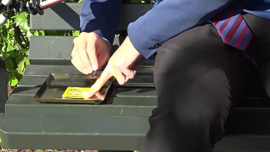 Här skrapar Jakob sin 1000:e trislott