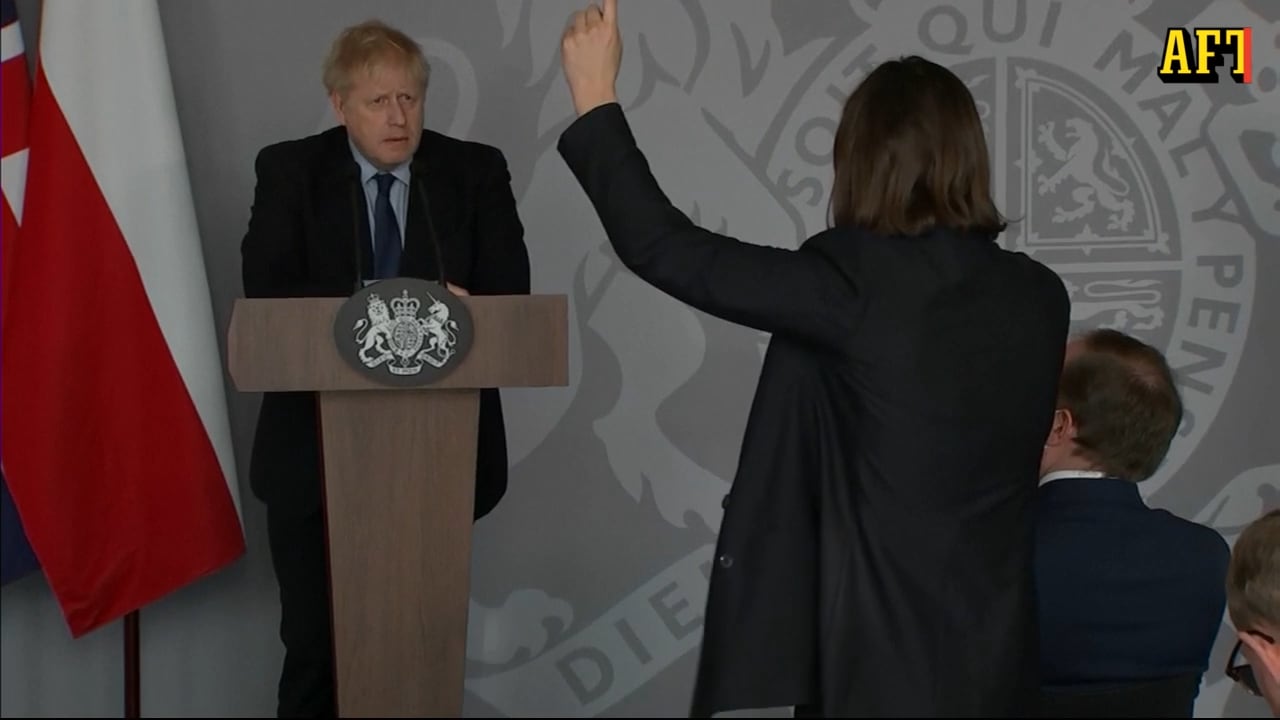 Här brister det för ukrainska reportern – i tårar när hon frågar ut Johnson