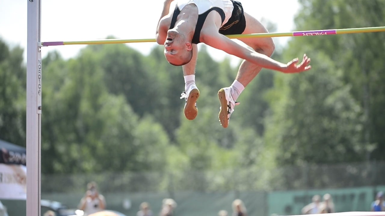 Här besegrar Stefan Holm sonen Melwin