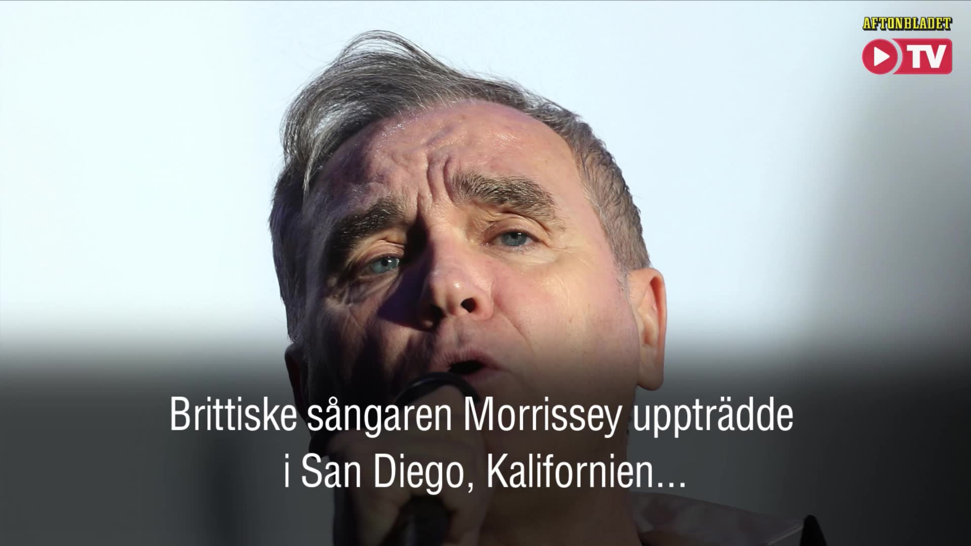 Sångaren Morrissey överfölls på scen