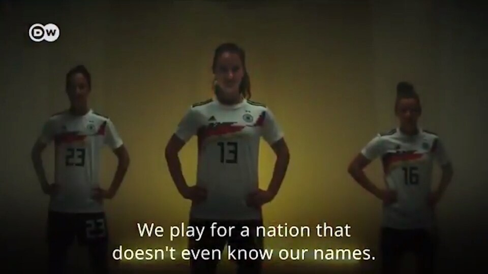 ”Vi har inte bollar – vi spelar med dem”