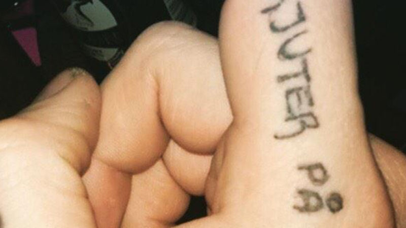 Jo Det Ar Faktiskt En Helt Riktig Tatuering Aftonbladet Tv