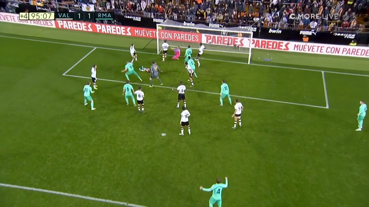 Benzema hjälte för Real på övertid