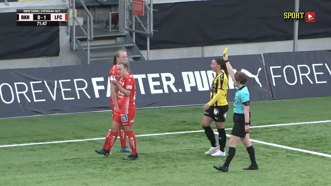 Får gult kort för näsblod – se märkliga bilderna i damallsvenskan