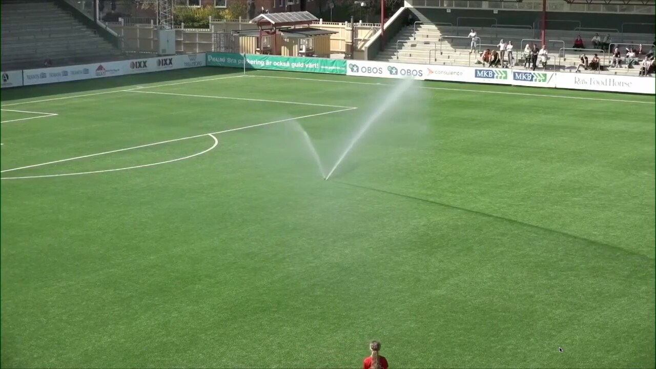 Matchen försenas – av sprinklern