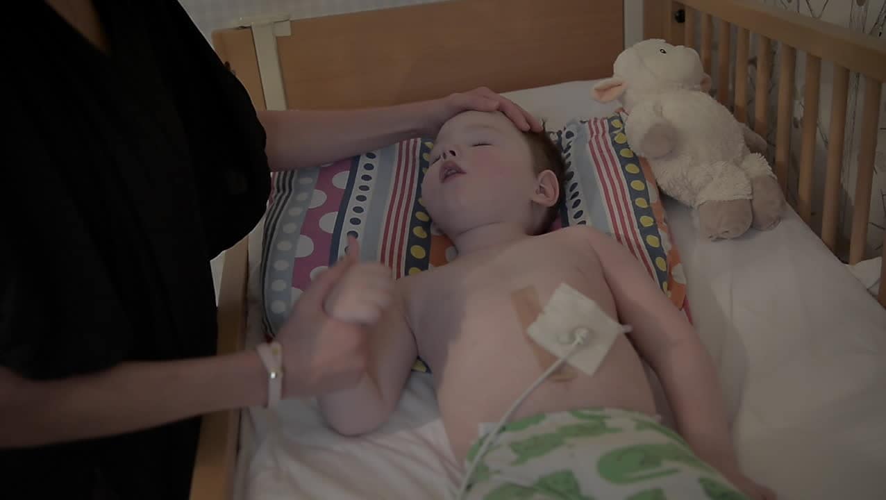 Olof, 2, kan dö utan tillsyn