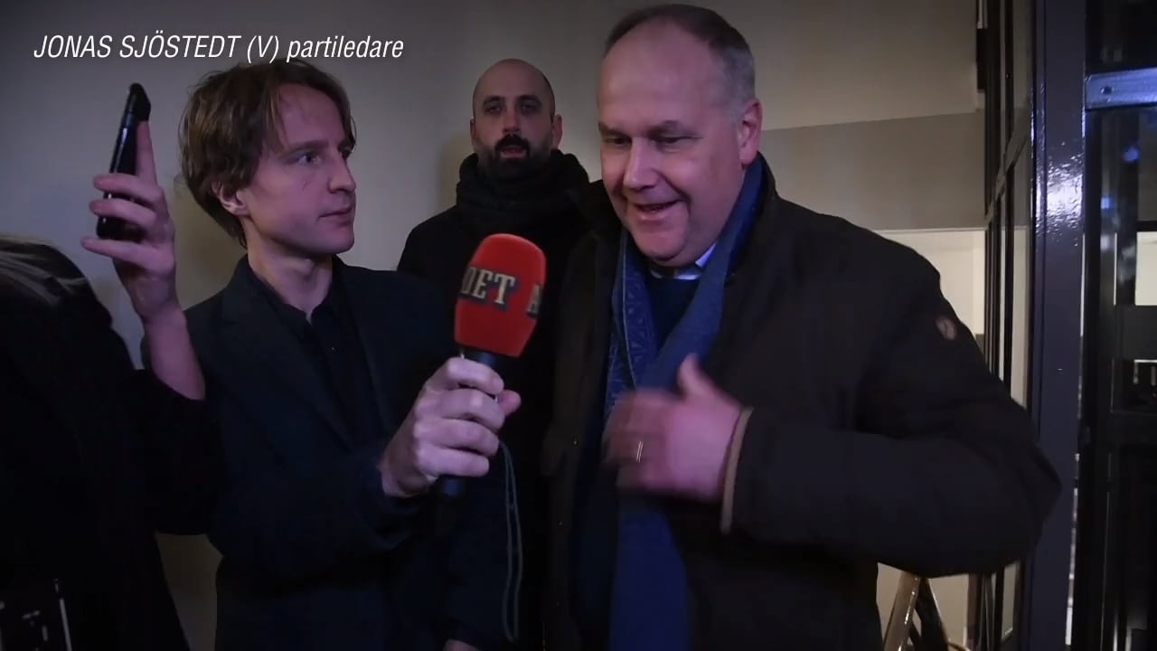 Här anländer Jonas Sjöstedt till partikansliet