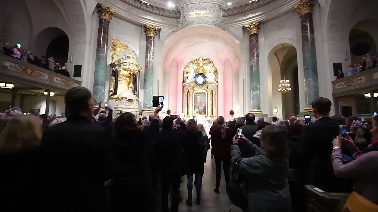 Se körens hyllning till Tim "Avicii" Bergling