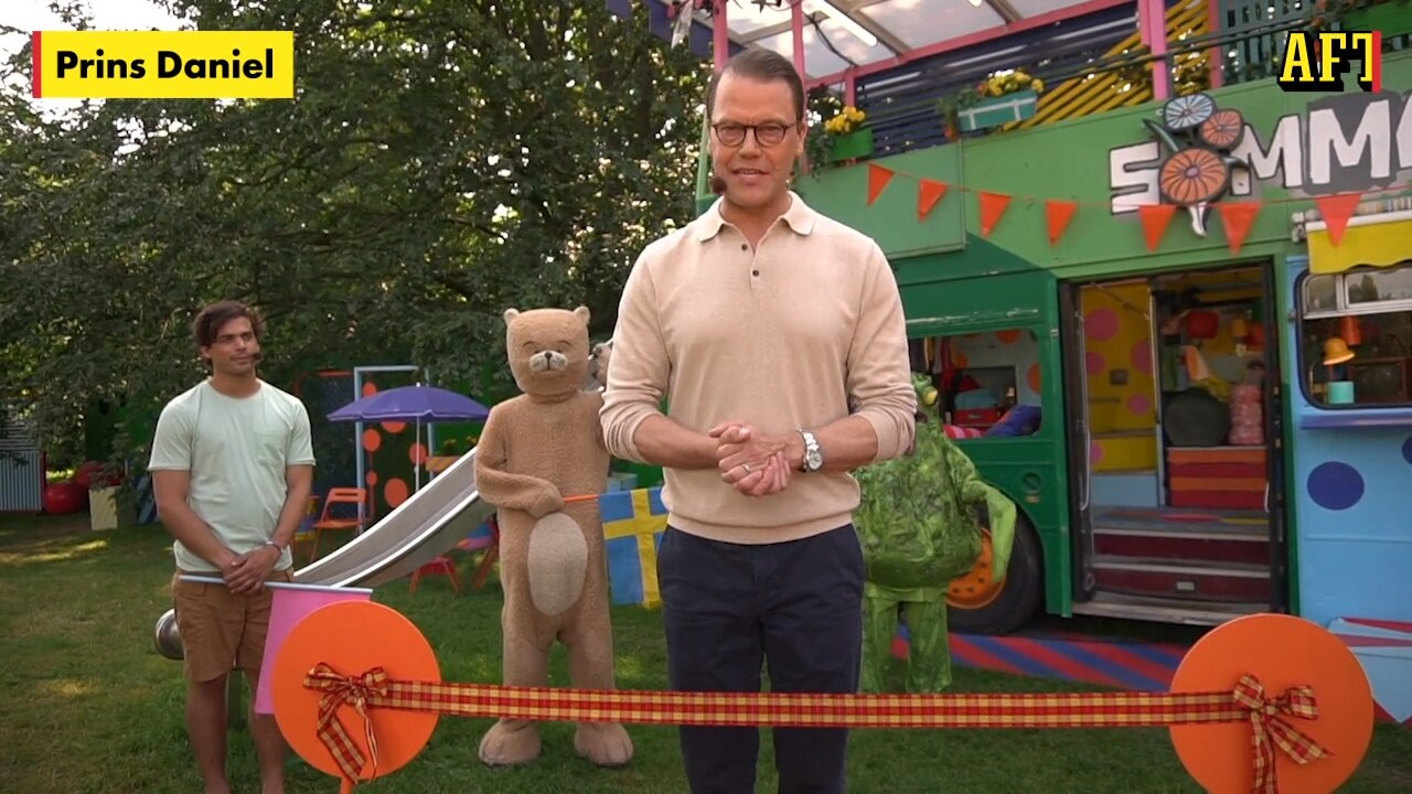 Här klipper prins Daniel bandet till SVT:s ”Sommarlov”
