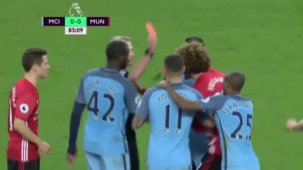 Se Fellainis hjärnsläpp i derbyt